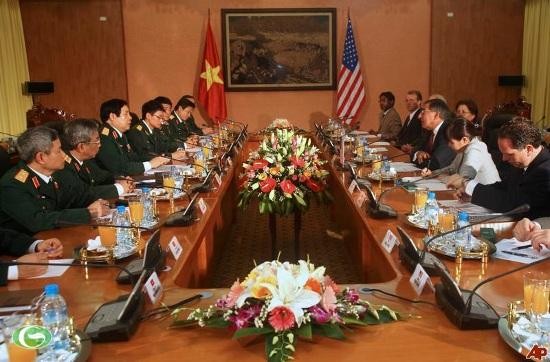 Bộ trưởng Quốc phòng Mỹ Leon Panetta và Bộ trưởng Quốc phòng Việt Nam Phùng Quang Thanh